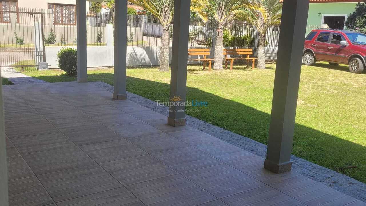 Casa para aluguel de temporada em Florianopolis (Campeche)