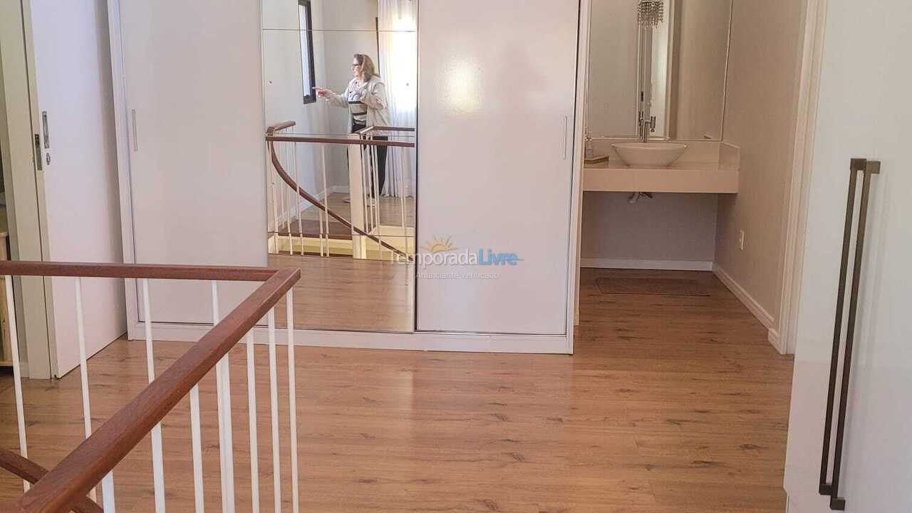 Casa para aluguel de temporada em Florianopolis (Campeche)