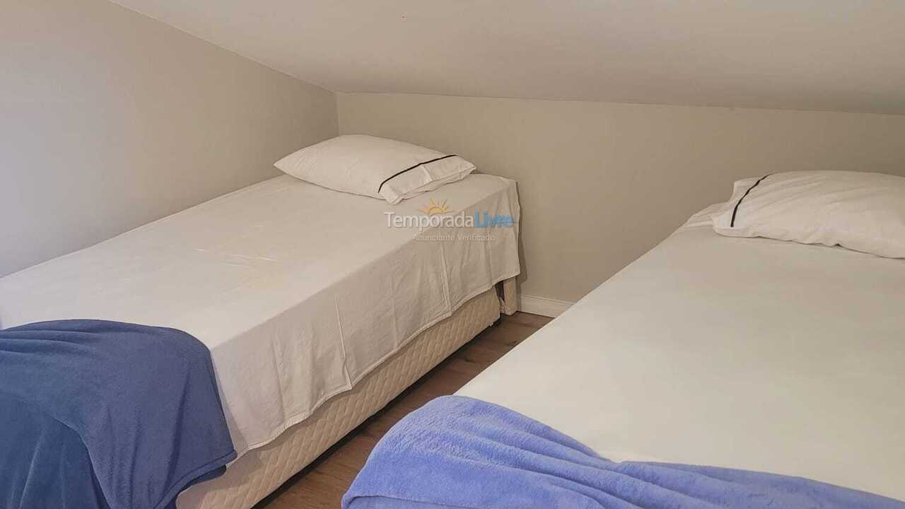 Casa para aluguel de temporada em Florianopolis (Campeche)