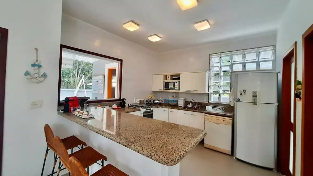 Casa para aluguel de temporada em São Sebastião (Praia da Baleia)