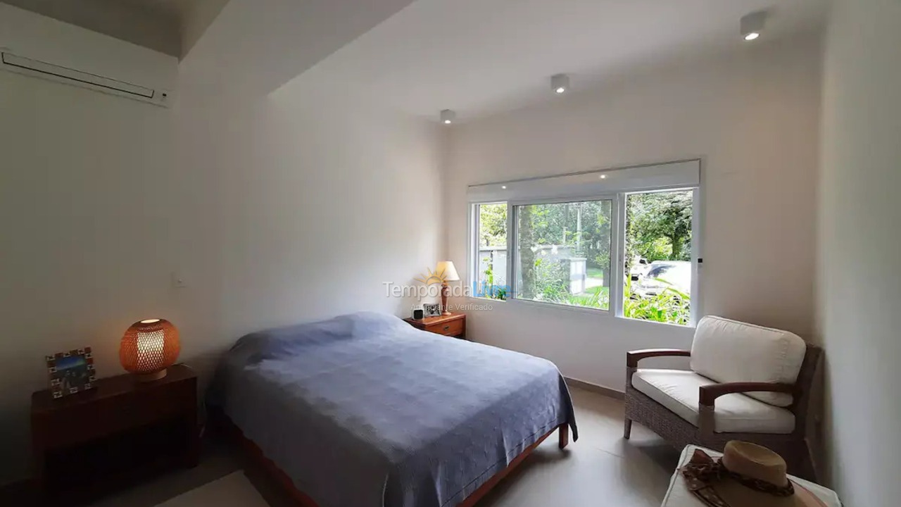 Casa para aluguel de temporada em São Sebastião (Praia da Baleia)