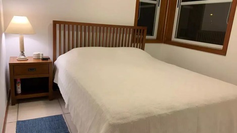 5 suítes, piscina, churrasqueira, 11 pessoas, praia da Baleia