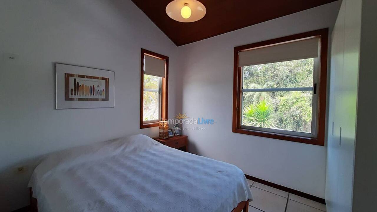 Casa para aluguel de temporada em São Sebastião (Praia da Baleia)