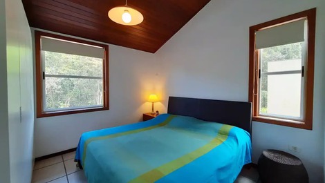 5 suítes, piscina, churrasqueira, 11 pessoas, praia da Baleia