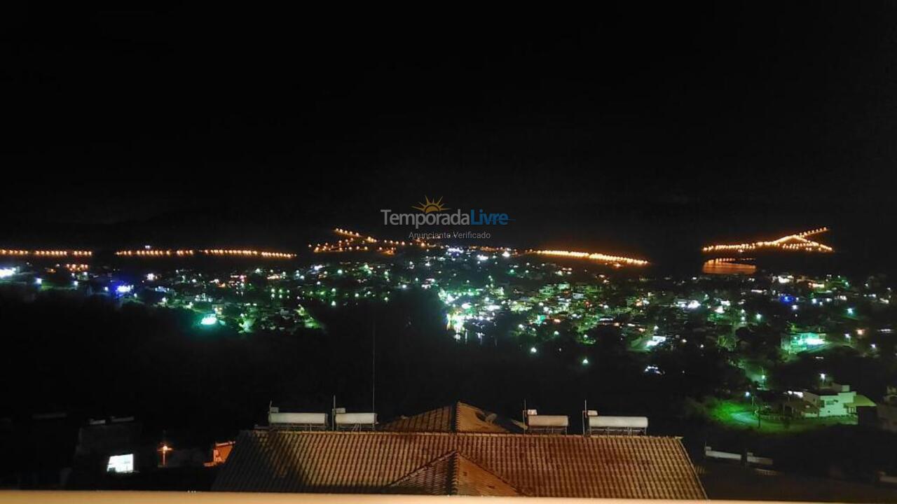 Casa para aluguel de temporada em Capitólio (Escarpas do Lago)