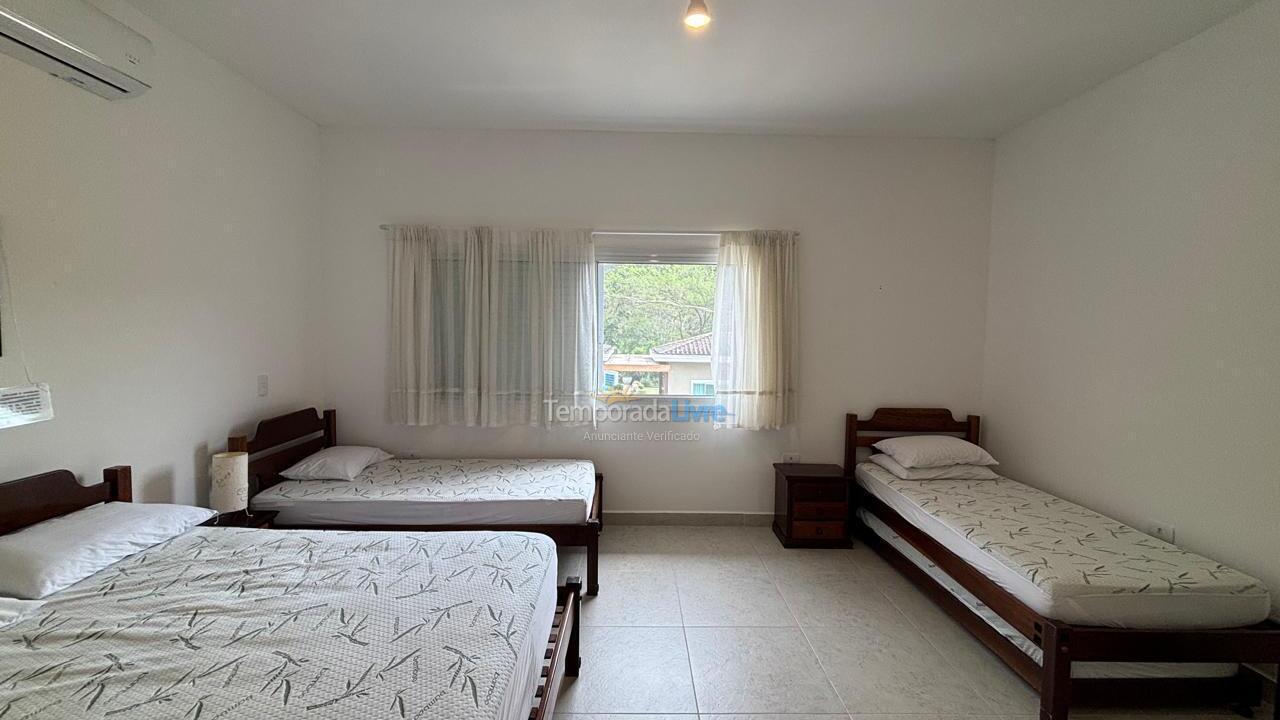 Casa para aluguel de temporada em Ubatuba (Lagoinha)