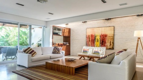 JUQUEHY FACING THE SEA