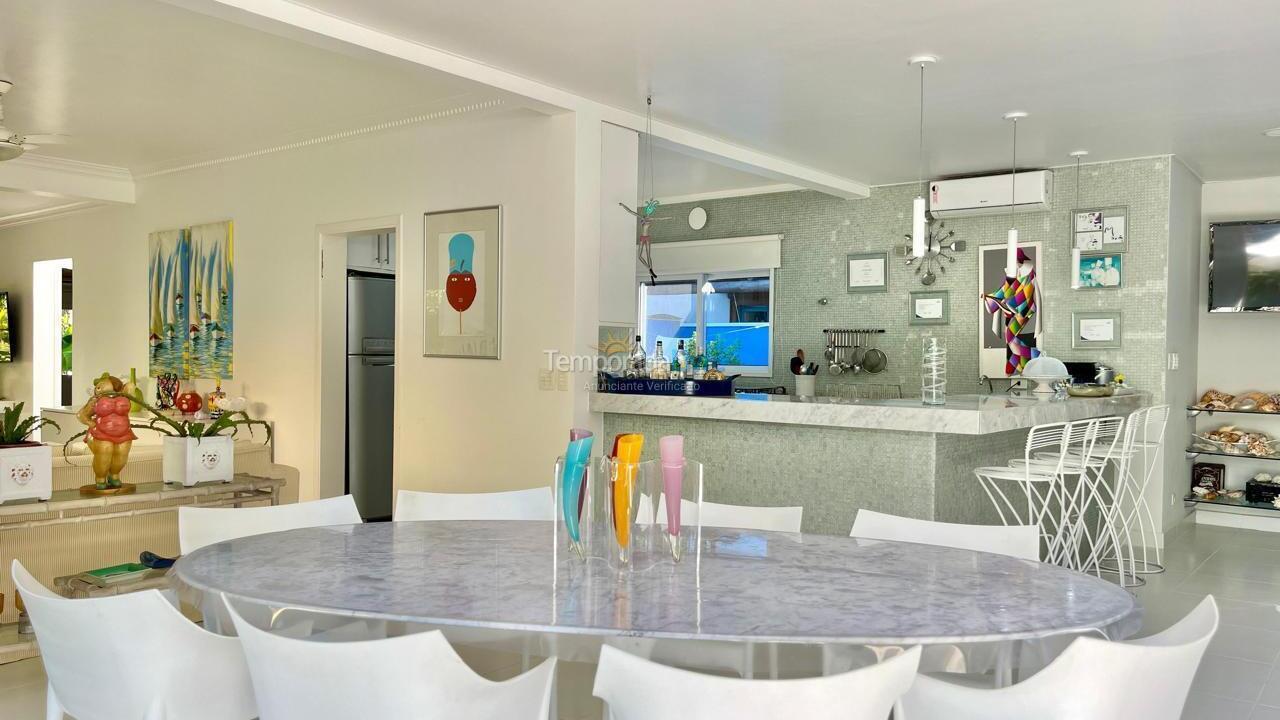 House for vacation rental in São Sebastião (Praia da Baleia Condomínio Baleares)