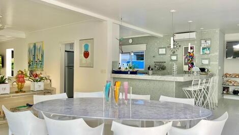 Baleia, rental, in a condominium, 5 suites, private pool, 4 spaces.