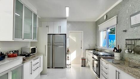 Baleia, rental, in a condominium, 5 suites, private pool, 4 spaces.