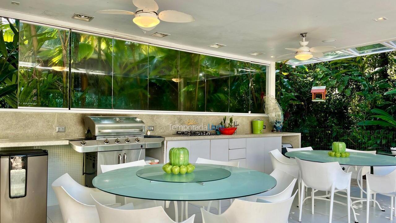 House for vacation rental in São Sebastião (Praia da Baleia Condomínio Baleares)