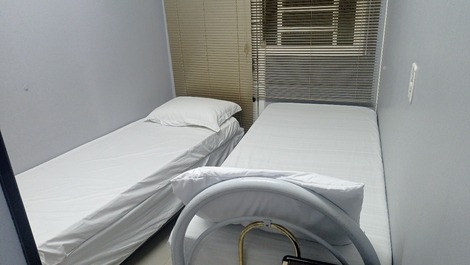Quarto 4 com  banheiro duas cama solteiro 