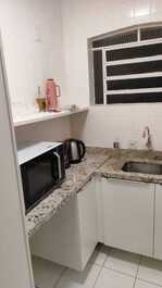 Espaço lanche micro-ondas chaleira el cafeteira  dos quartos 2e3