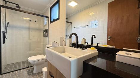 BEAUTIFUL 3 BEDROOM APARTMENT STEPS FROM THE SEA