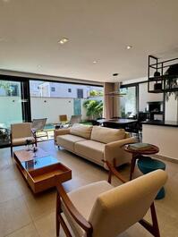 House 30 meters from Juquehy beach with private pool