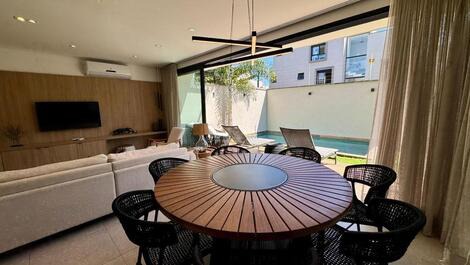 House 30 meters from Juquehy beach with private pool