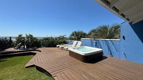 CASA FRENTE MAR DE 5 DORMITÓRIOS NA PRAIA DO CANTO GRANDE