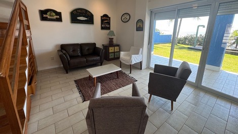 CASA FRENTE MAR DE 5 DORMITÓRIOS NA PRAIA DO CANTO GRANDE