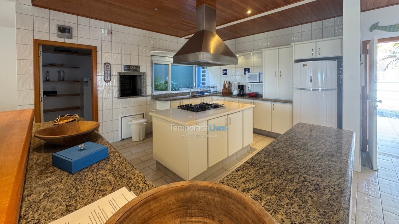 Casa para aluguel de temporada em Bombinhas (Canto Grande)