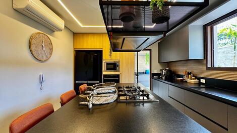 CASA ALTO PADRÃO NA PEAIA DE CAMBURY