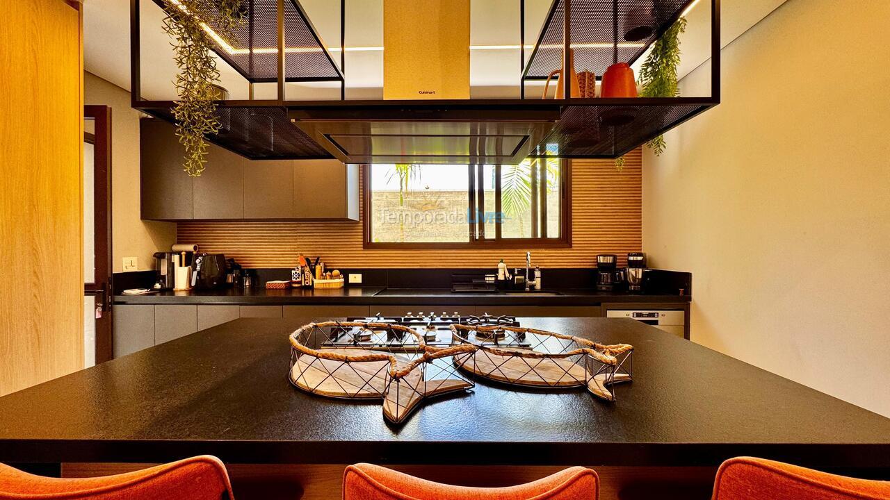 Casa para aluguel de temporada em São Sebastião (Camburi)