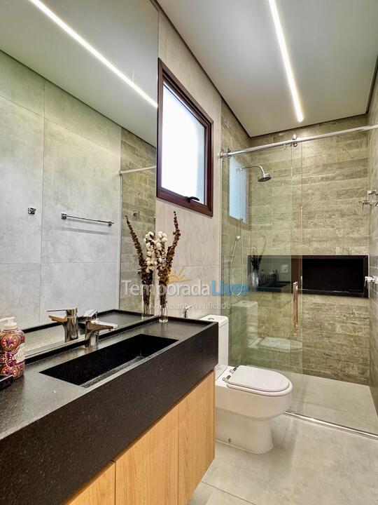 Casa para aluguel de temporada em São Sebastião (Camburi)