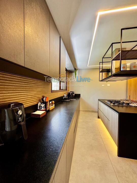 Casa para aluguel de temporada em São Sebastião (Camburi)