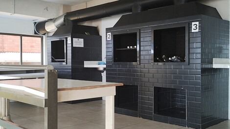 Apto 01 Dorm 1 suíte Frente Mar, em Cond com piscina pé na areia 🏖️🌅