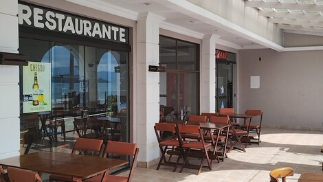 Apto 01 Dorm 1 suíte Frente Mar, em Cond com piscina pé na areia 🏖️🌅