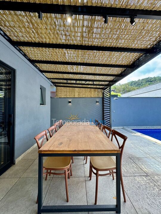 Casa para alquiler de vacaciones em São Sebastião (Barra do Sahy)