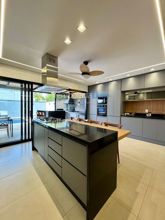 Casa para alquiler de vacaciones em São Sebastião (Barra do Sahy)