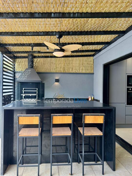 Casa para alquiler de vacaciones em São Sebastião (Barra do Sahy)