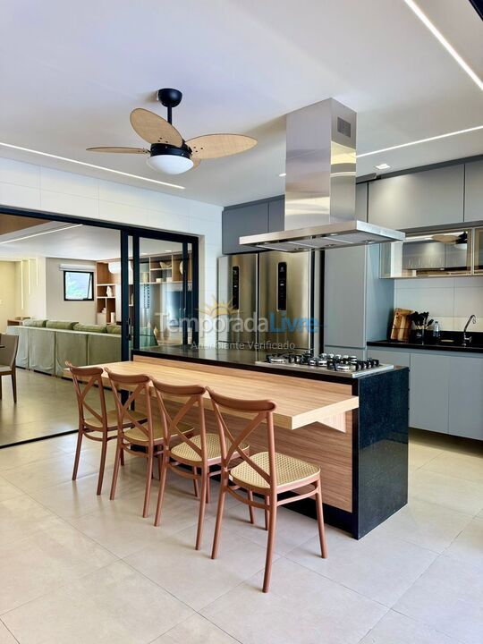 Casa para alquiler de vacaciones em São Sebastião (Barra do Sahy)