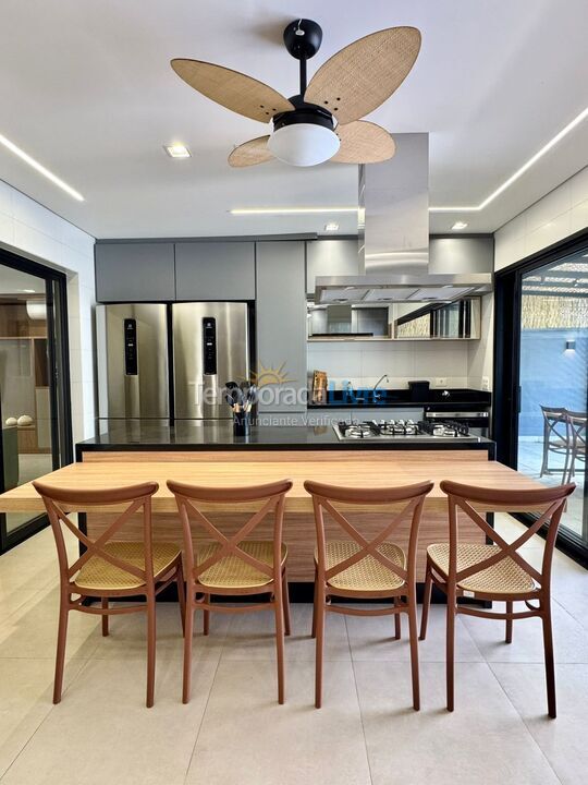 Casa para alquiler de vacaciones em São Sebastião (Barra do Sahy)