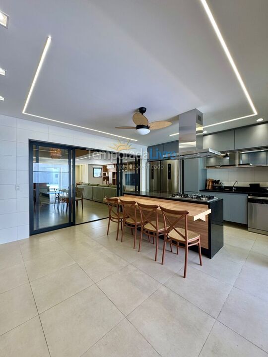 Casa para alquiler de vacaciones em São Sebastião (Barra do Sahy)