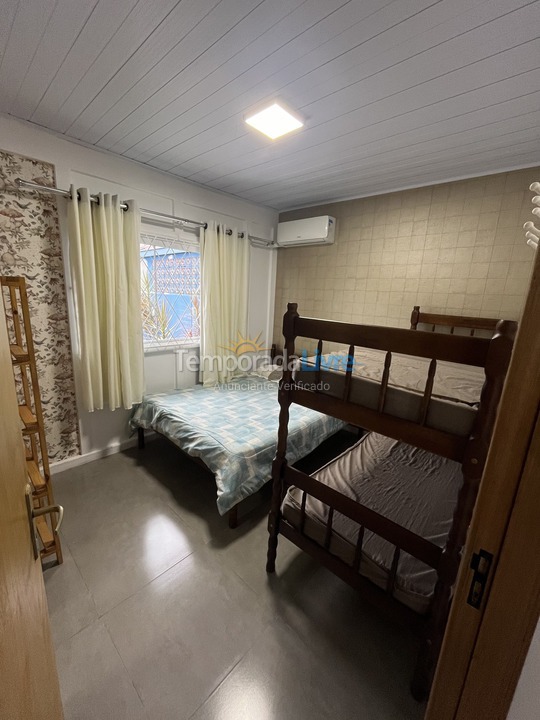 Casa para aluguel de temporada em Guaratuba (Bal Brejatuba)