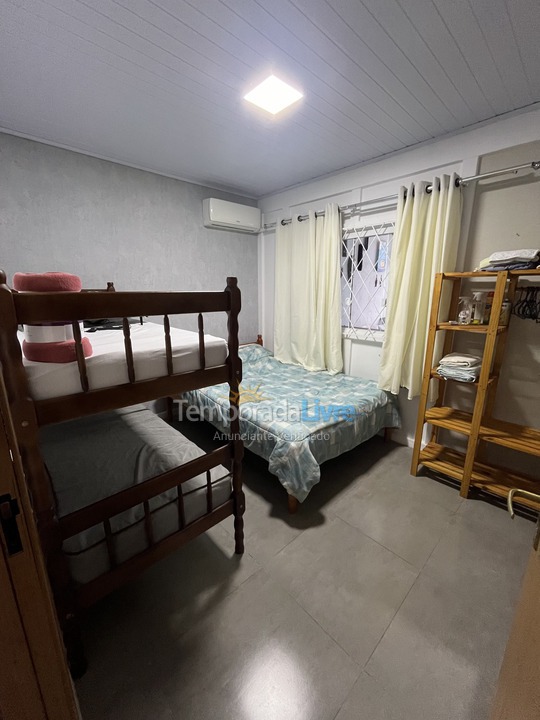 Casa para aluguel de temporada em Guaratuba (Bal Brejatuba)