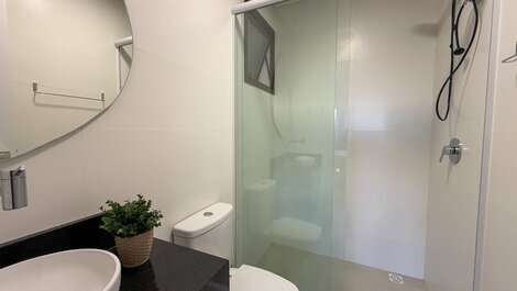 256 - Apto 2 dormitórios com piscina em Bombas