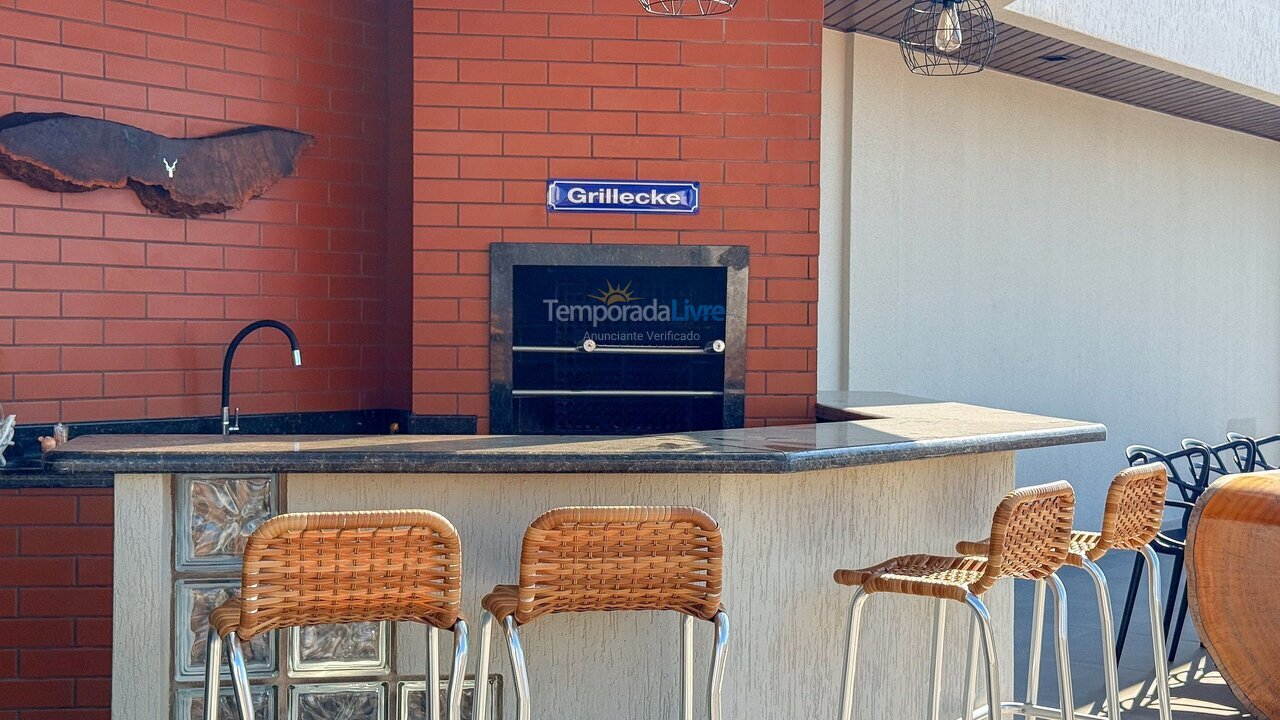 Chácara / sítio para aluguel de temporada em Bombinhas (Praia de Bombas)