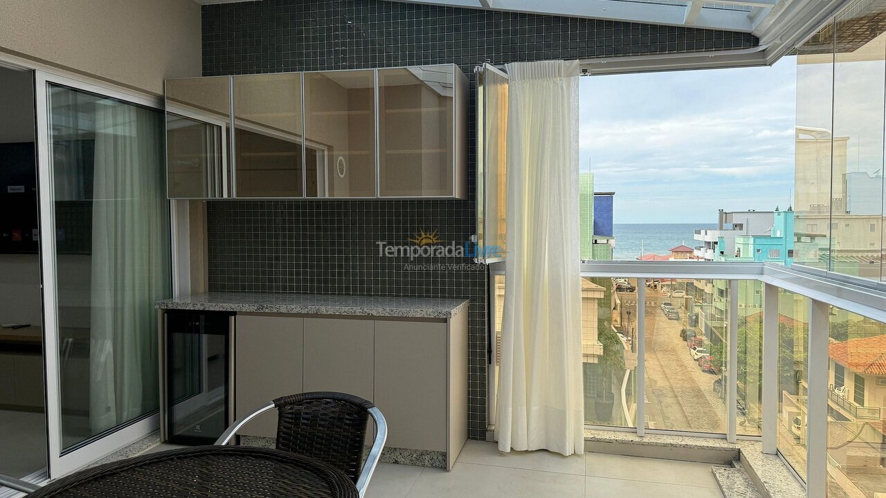 Apartamento para aluguel de temporada em Bombinhas (Praia de Bombas)