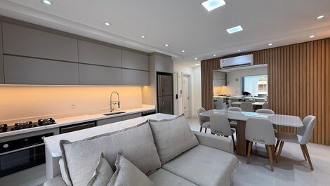 069 - Cobertura de quatro suítes em apenas 160 metros da praia de...