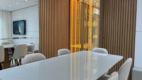 069 - Cobertura de quatro suítes em apenas 160 metros da praia de...