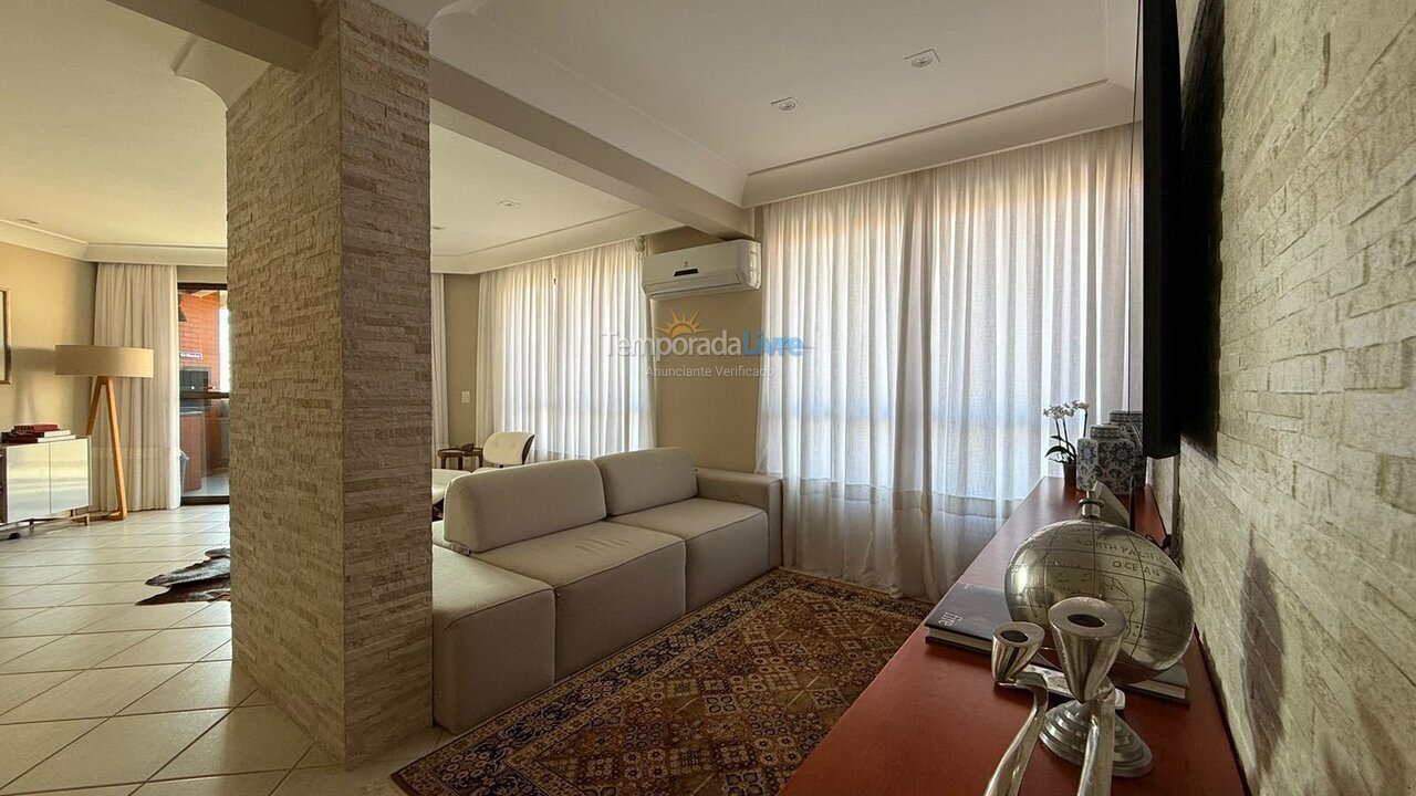 Chácara / sítio para aluguel de temporada em Bombinhas (Praia de Bombas)