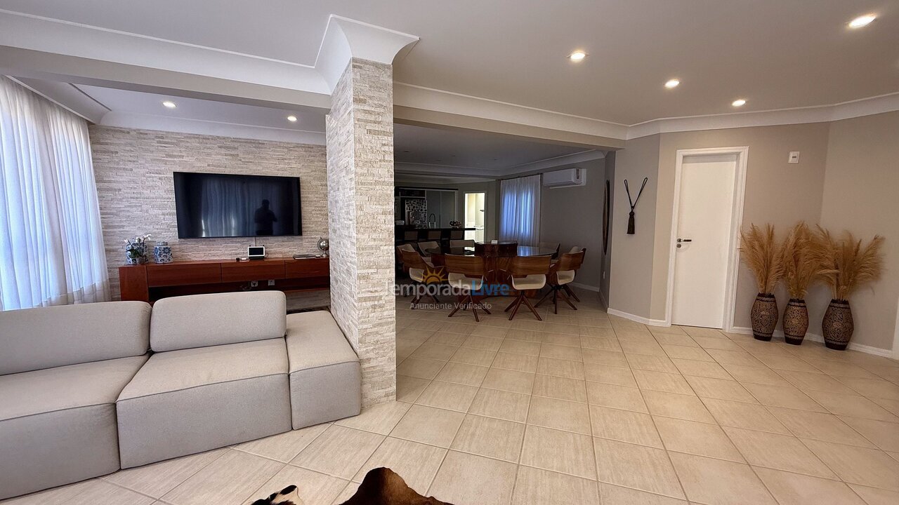 Chácara / sítio para aluguel de temporada em Bombinhas (Praia de Bombas)