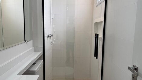 069 - Cobertura de quatro suítes em apenas 160 metros da praia de...