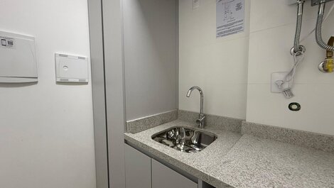 069 - Cobertura de quatro suítes em apenas 160 metros da praia de...