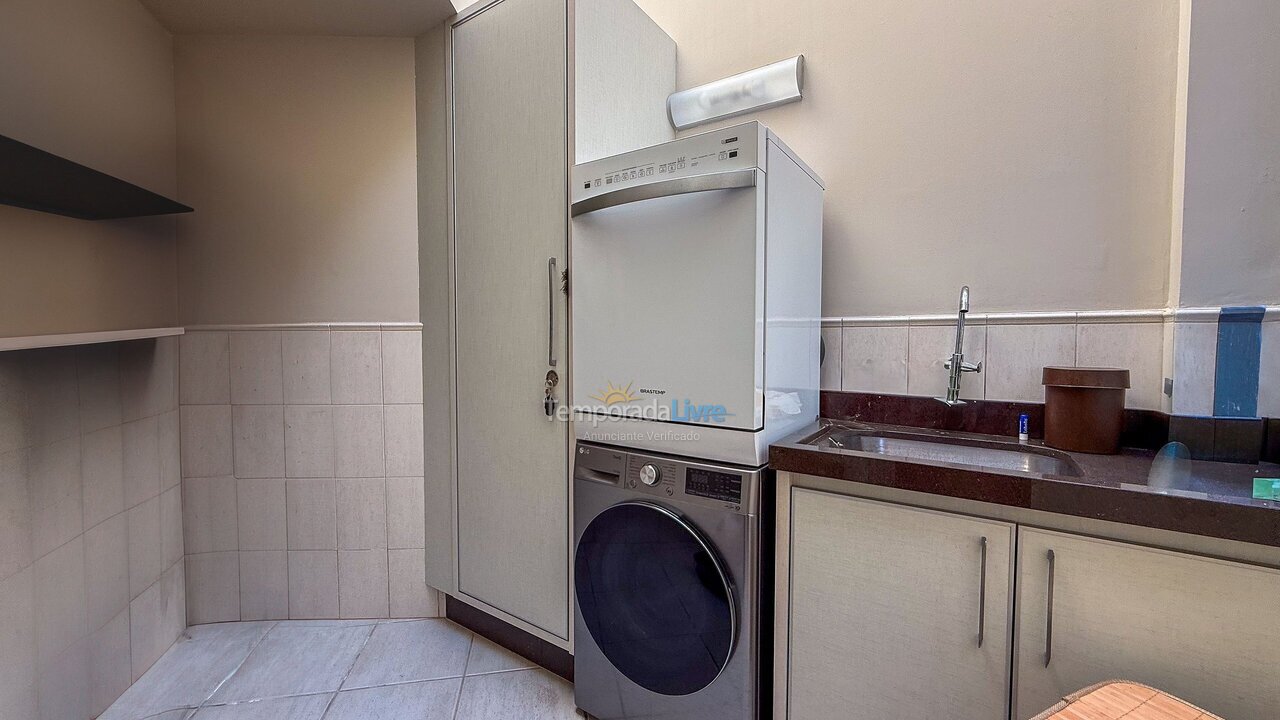 Chácara / sítio para aluguel de temporada em Bombinhas (Praia de Bombas)