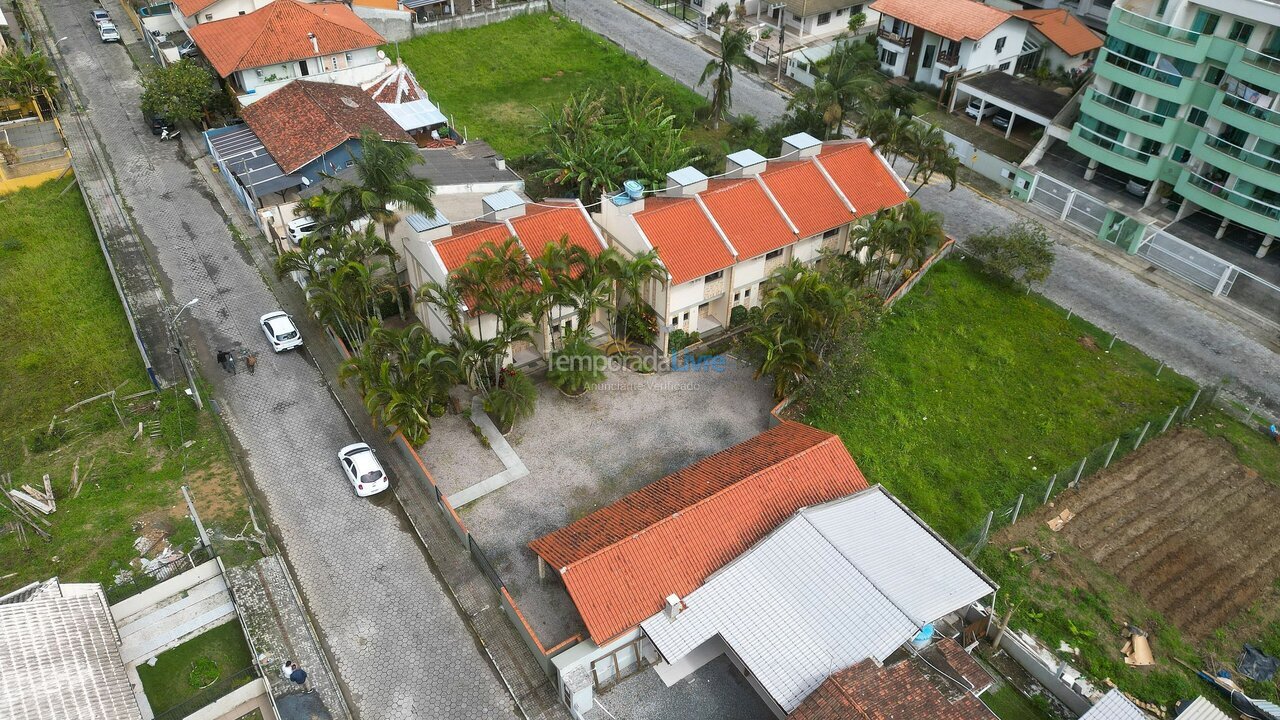 Apartamento para alquiler de vacaciones em Bombinhas (Praia de Bombas)