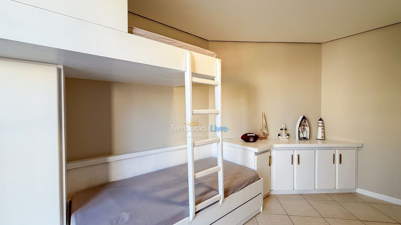 Chácara / sítio para aluguel de temporada em Bombinhas (Praia de Bombas)