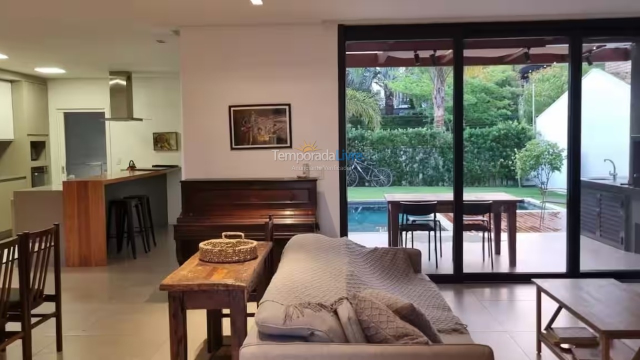 Casa para aluguel de temporada em Florianopolis (Jurerê Internacional)